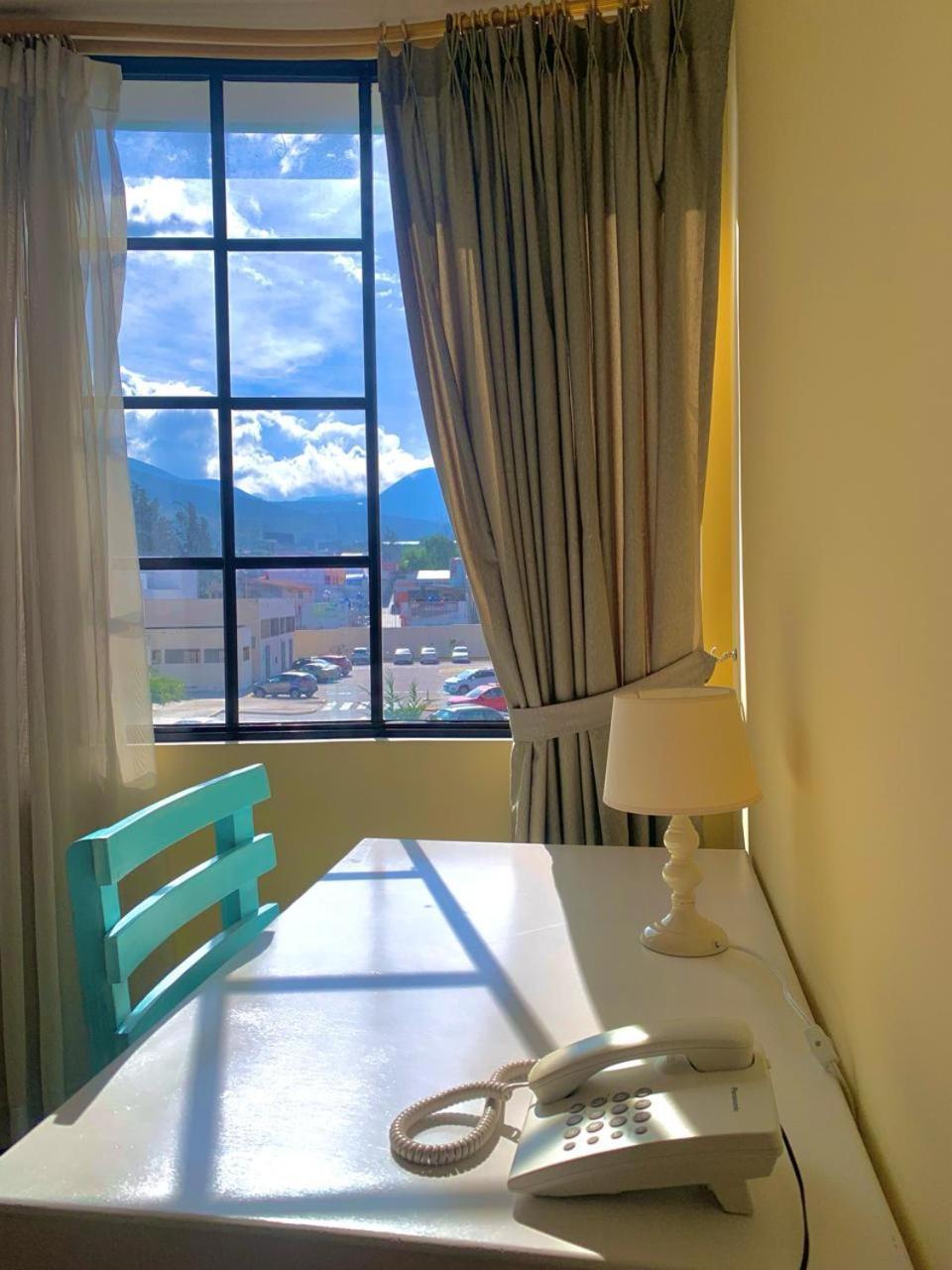 Dos Hemisferios Hotel Quito Exterior photo